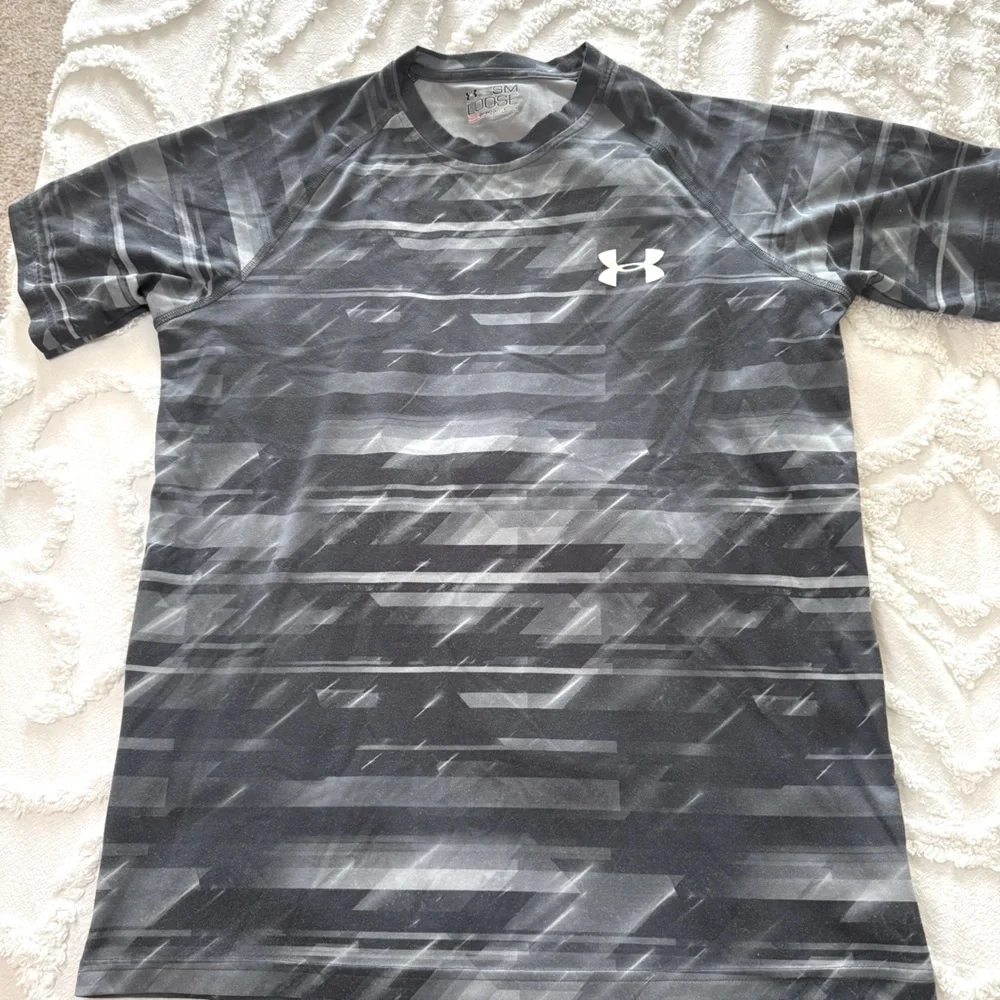Under Armour Men’s T- Shirt Size Small Grey Loose Fit. Excellent Preowned Cond. - Picture 1 of 5